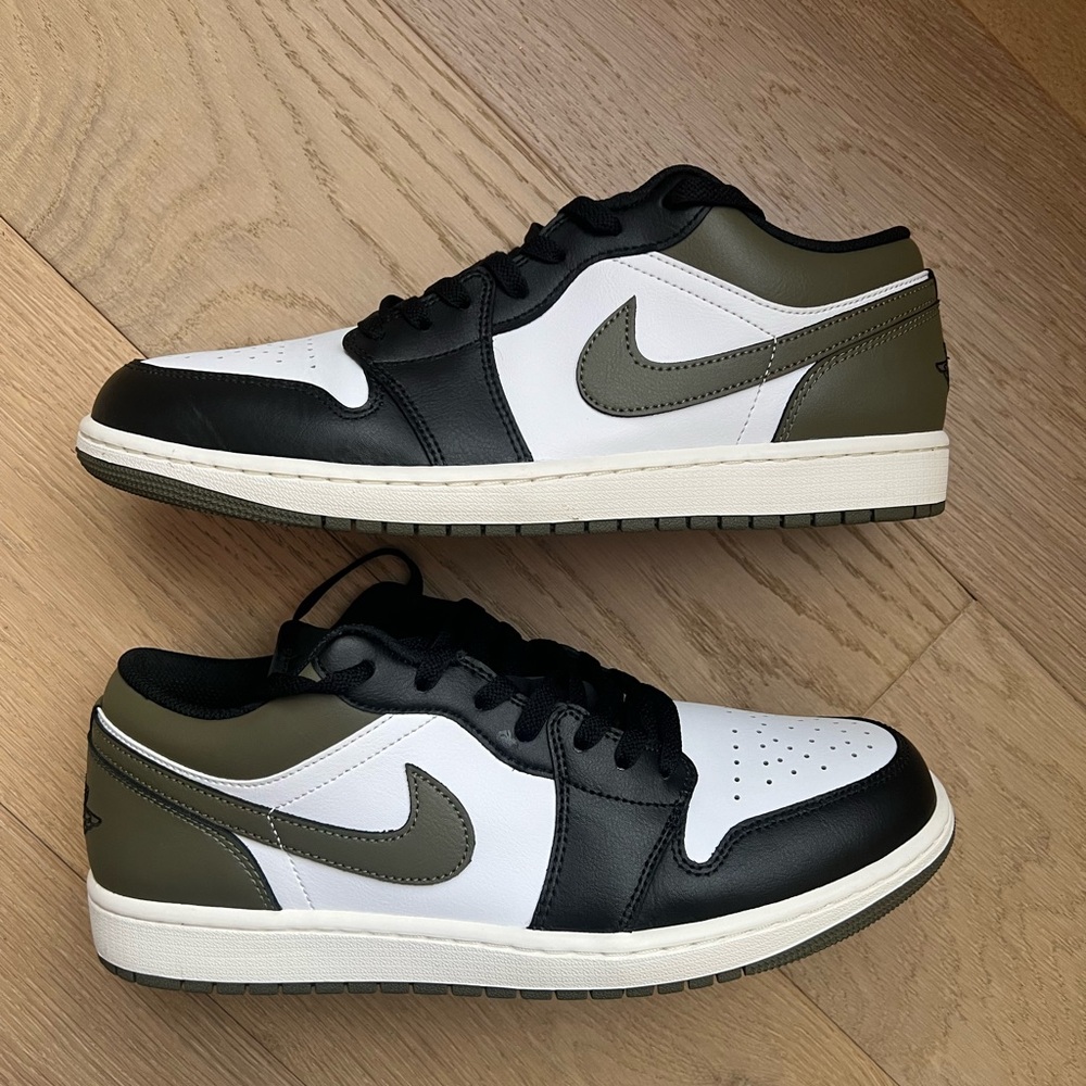 Jordan 1 Men’s Low Black Toe Medium Olive Size 11. Like new only wore 1 time.